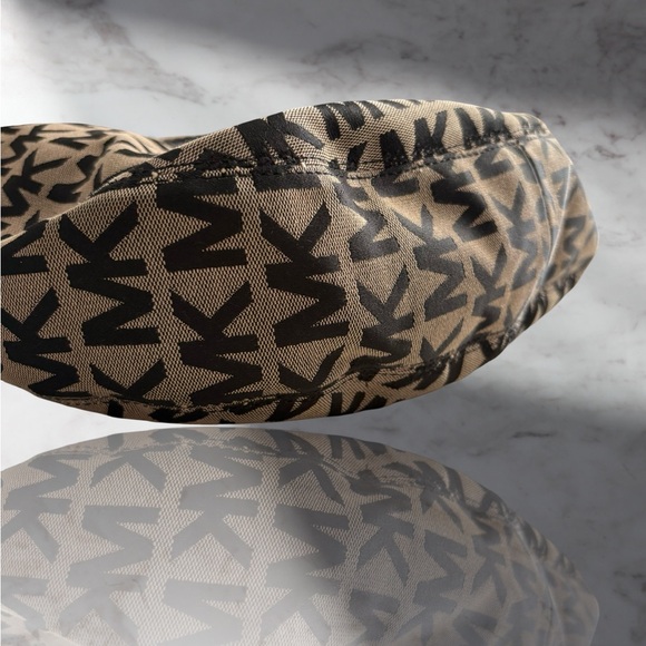 Michael Kors Tan & Black Logo Print Canvas Shoulder Bag Leather Handle. - Picture 6 of 7